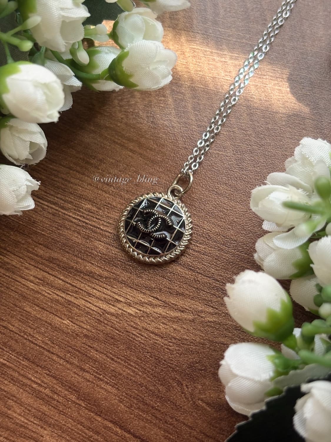 블랙) 샤넬 격자 그리드 패턴 로고 실버 목걸이  상품이미지1