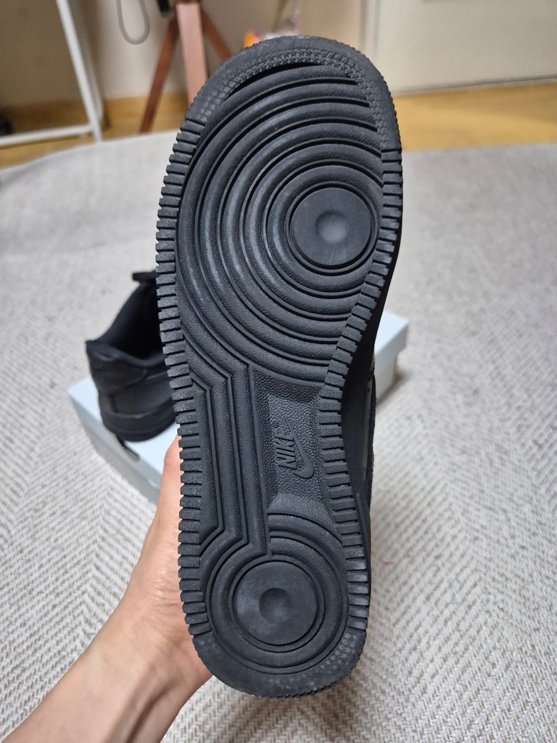 나이키 에어포스1 '07 올블랙 255mm 상품이미지6