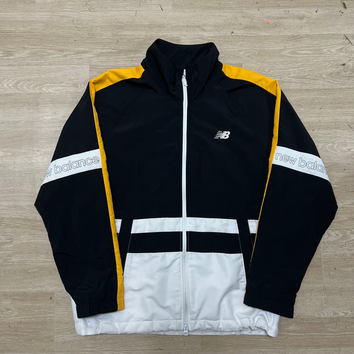 뉴발란스 스포츠 로고 배색 사이드라인 바람막이 자켓 [블랙] M/95 상품이미지1