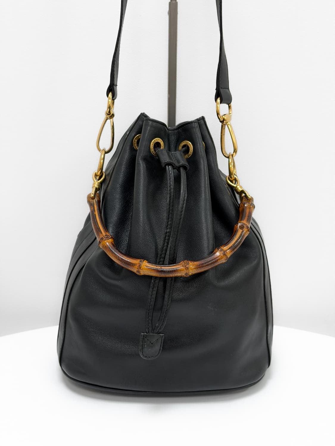 구찌 뱀부 레더 드로우스트링 2WAY 버킷백 상품이미지4