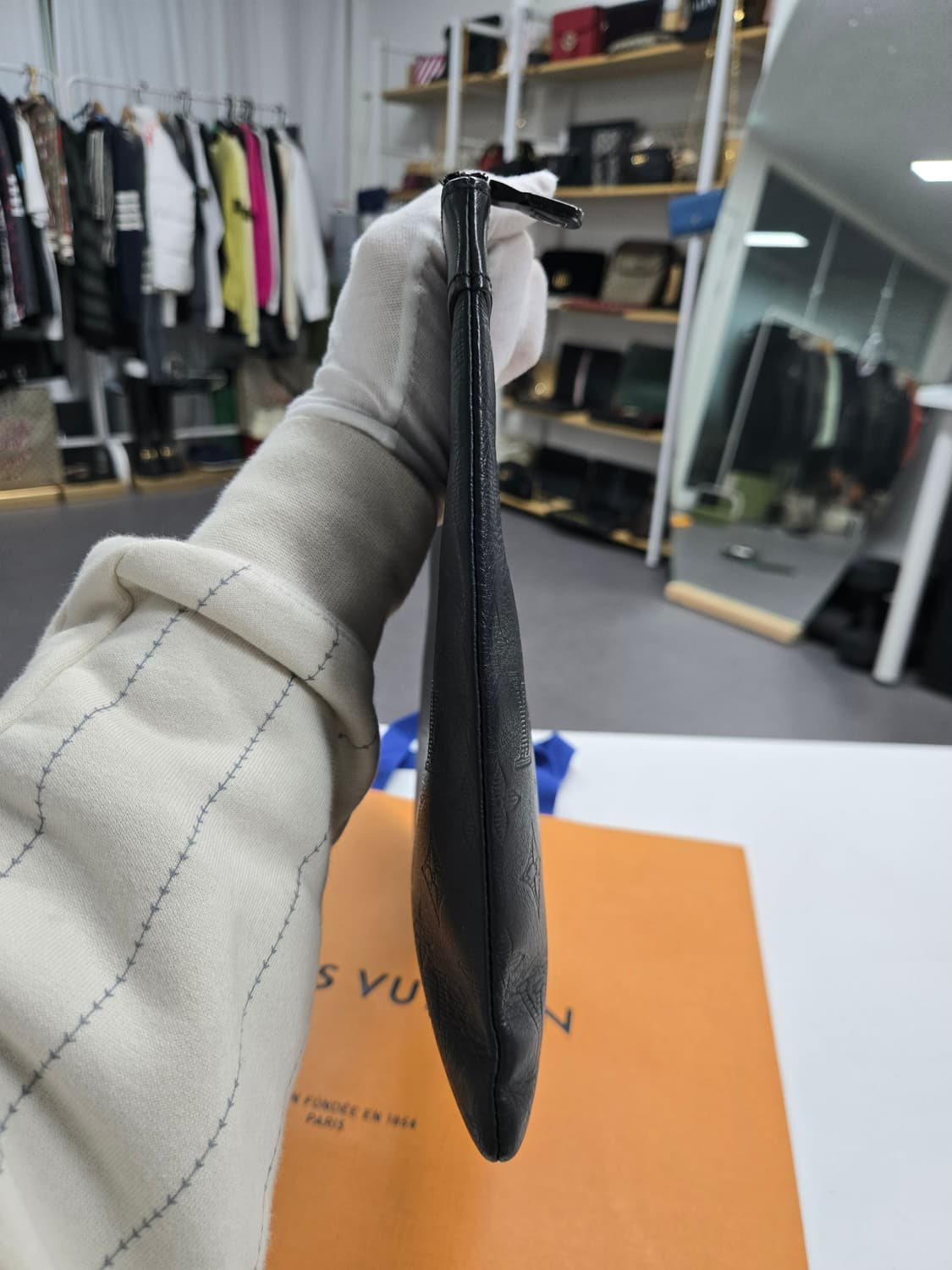 [50%할인] 루이비통 포쉐트 쉐도우 클러치백 상품이미지4