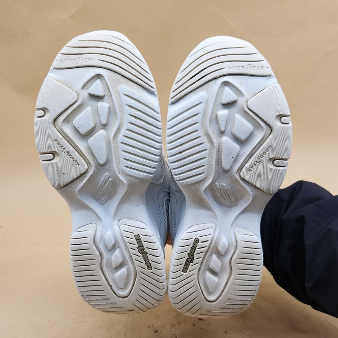 스케쳐스 딜라이트 4.0 여성운동화 220 상품이미지3