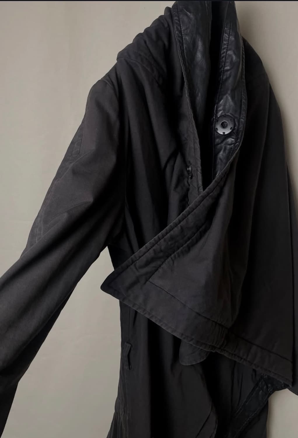 Julius 08fw leather trimmed draped coat 상품이미지2