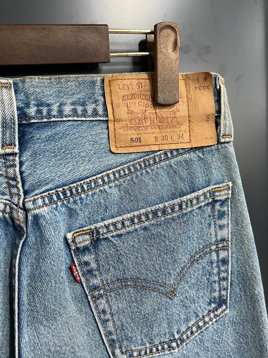 90s USA Levis 리바이스 501 스트레이트 연청 데님 팬츠 상품이미지3