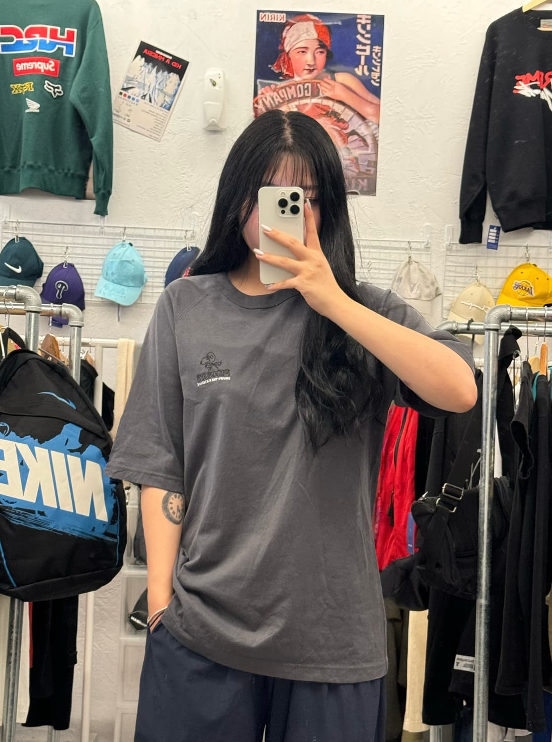 유니클로 UT 스누피 차콜 그레이 반팔티 L 상품이미지1