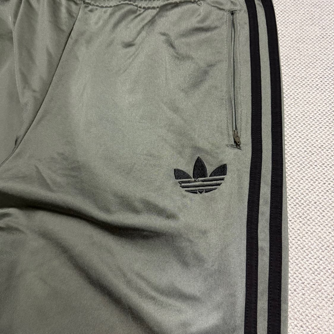 아디다스 파이어버드 카키 팬츠 상품이미지2