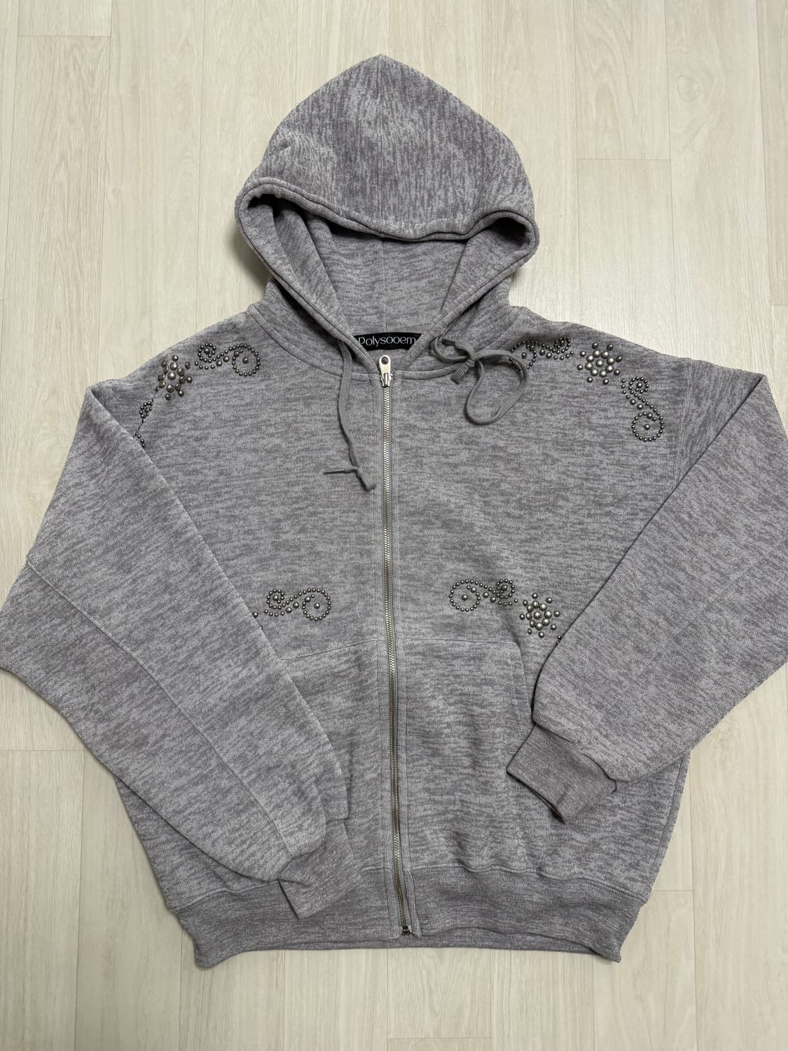 Polysooem(폴리수엠) ORNAMENT STUDDED 후디 상품이미지1