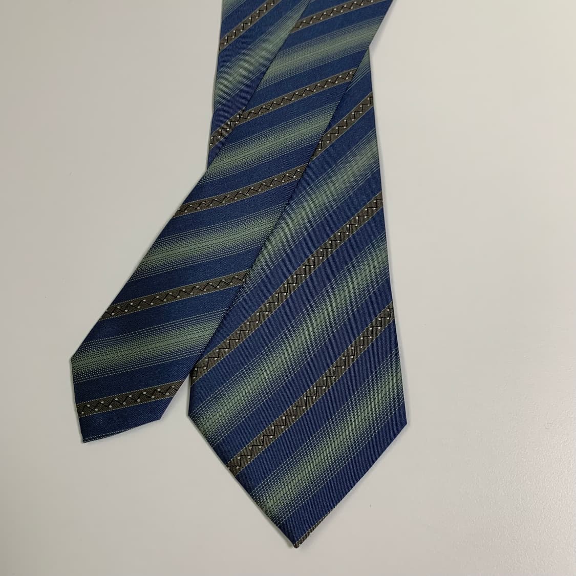 입생로랑(YSL) 명품 슬림 내로우넥타이 A+등급 7.7cm 상품이미지4