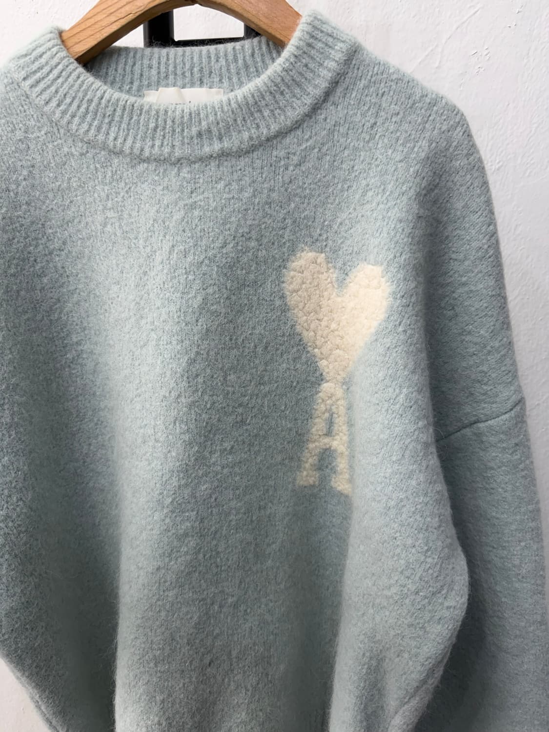 정품) AMI 아미 여성 24ss 오버핏 하트 로고 니트 S 상품이미지3