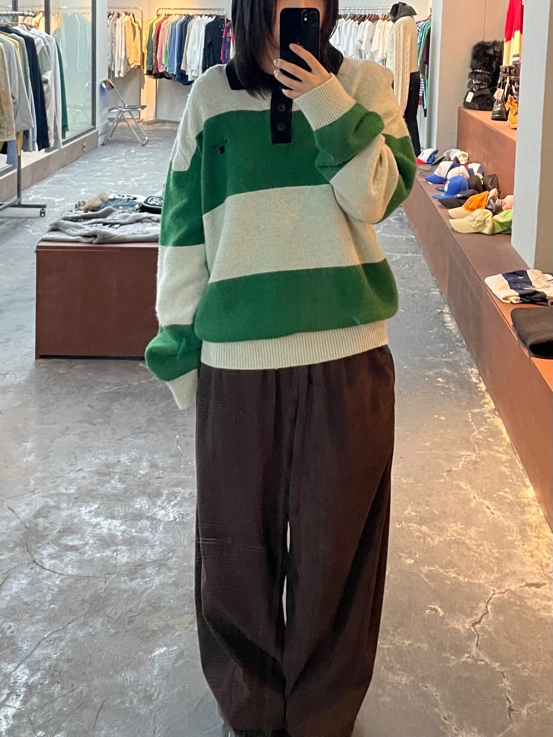 에이카화이트 스트라이프 3버튼 카라넥 니트 H933 상품이미지1