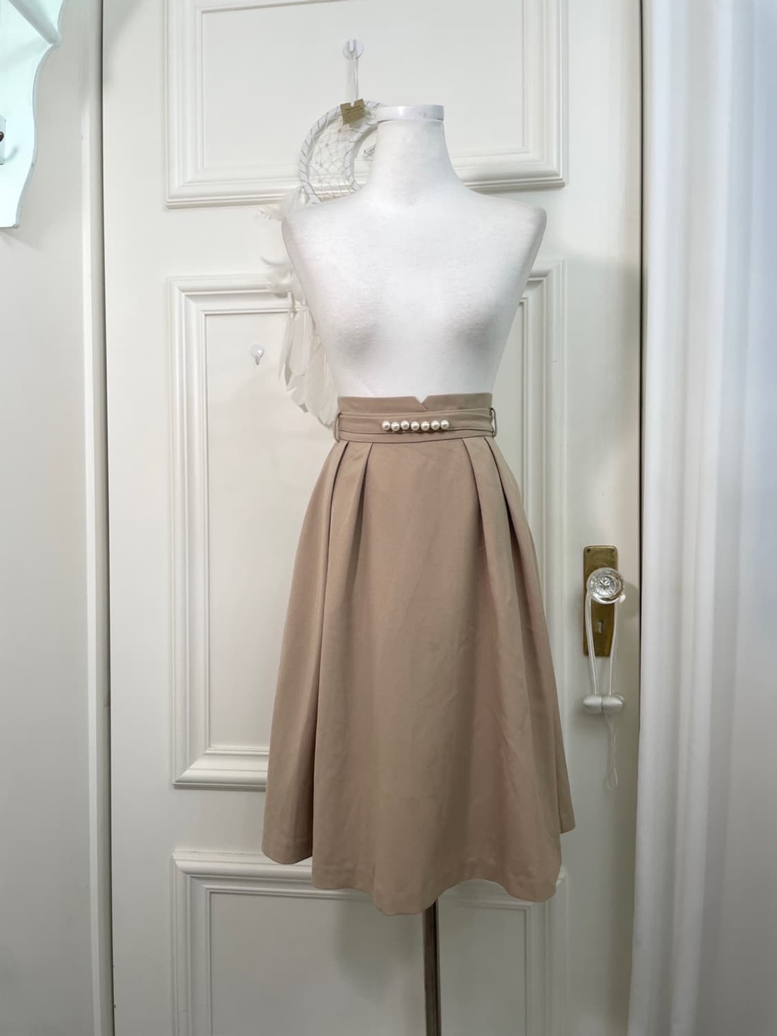 beige pearl belt pleats midi skirt 상품이미지1
