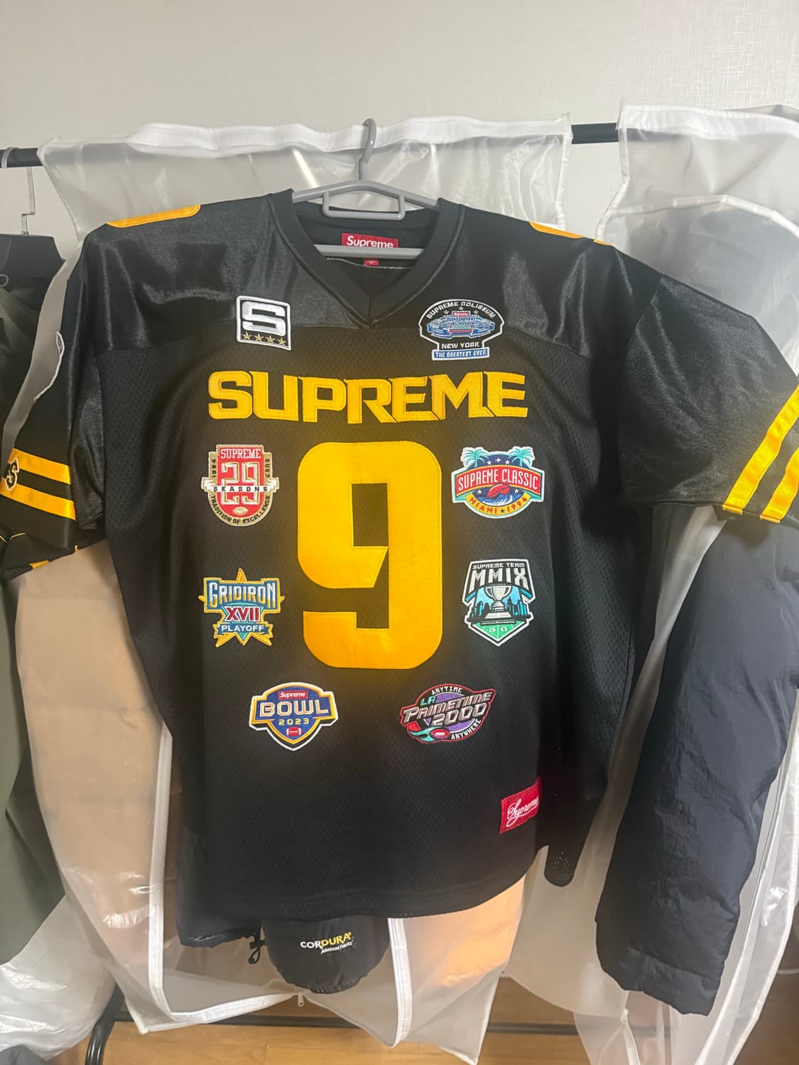 슈프림 챔피언쉽 자수 풋볼 저지 블랙 - 23FW 상품이미지1