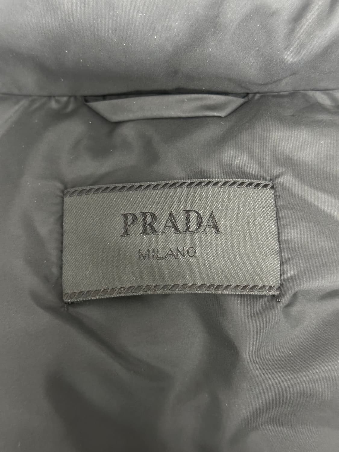 (48) 프라다 트라리앵글 로고 다운패딩 블랙 상품이미지5