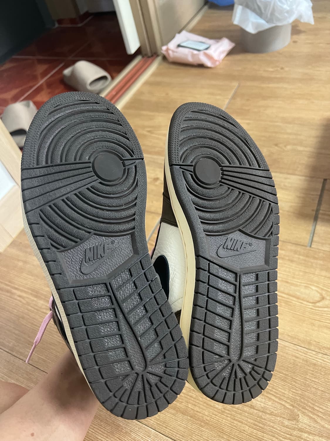 조던1 X 스캇 하이 모카 상품이미지6