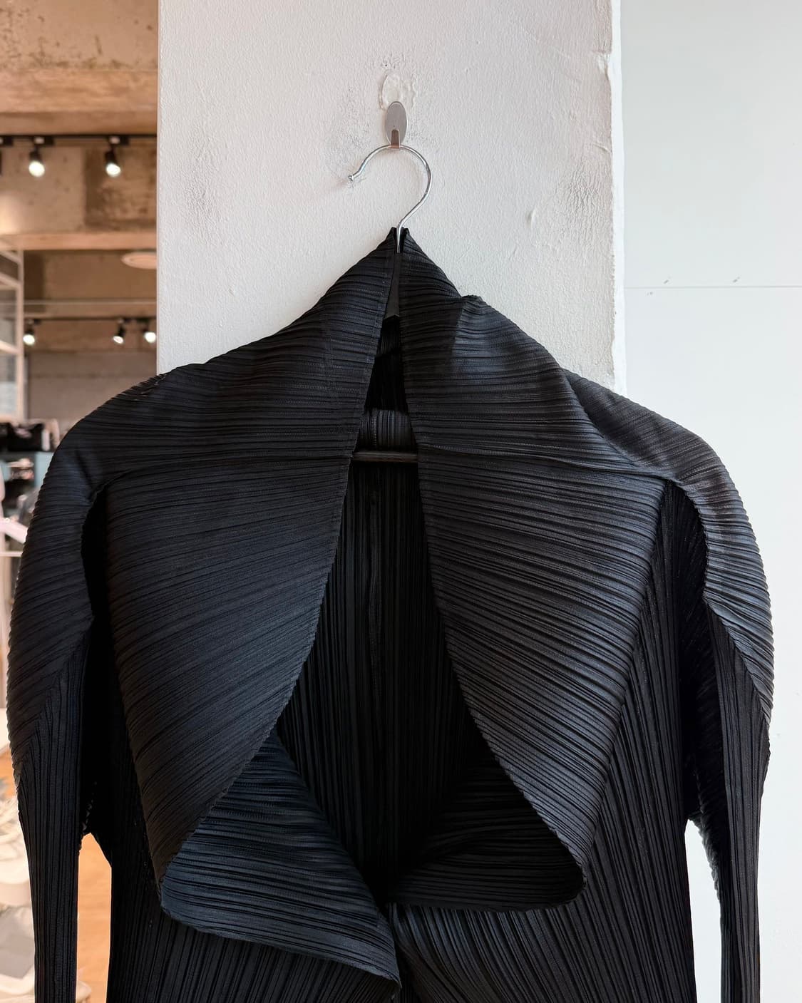 플리츠플리즈 블랙 링컬 크롭 자켓 상품이미지3