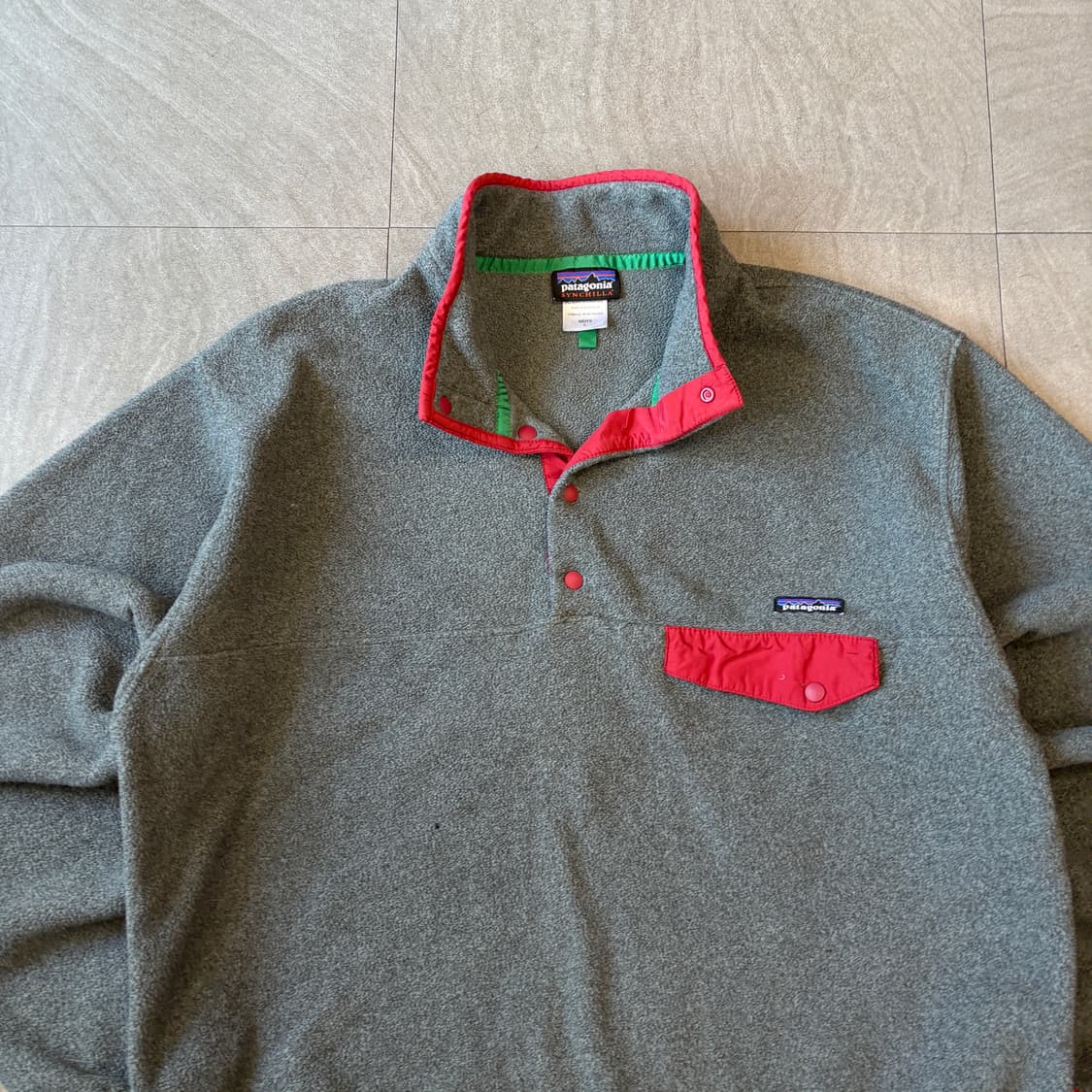 파타고니아 정품 신칠라 그레이 스냅티  상품이미지3