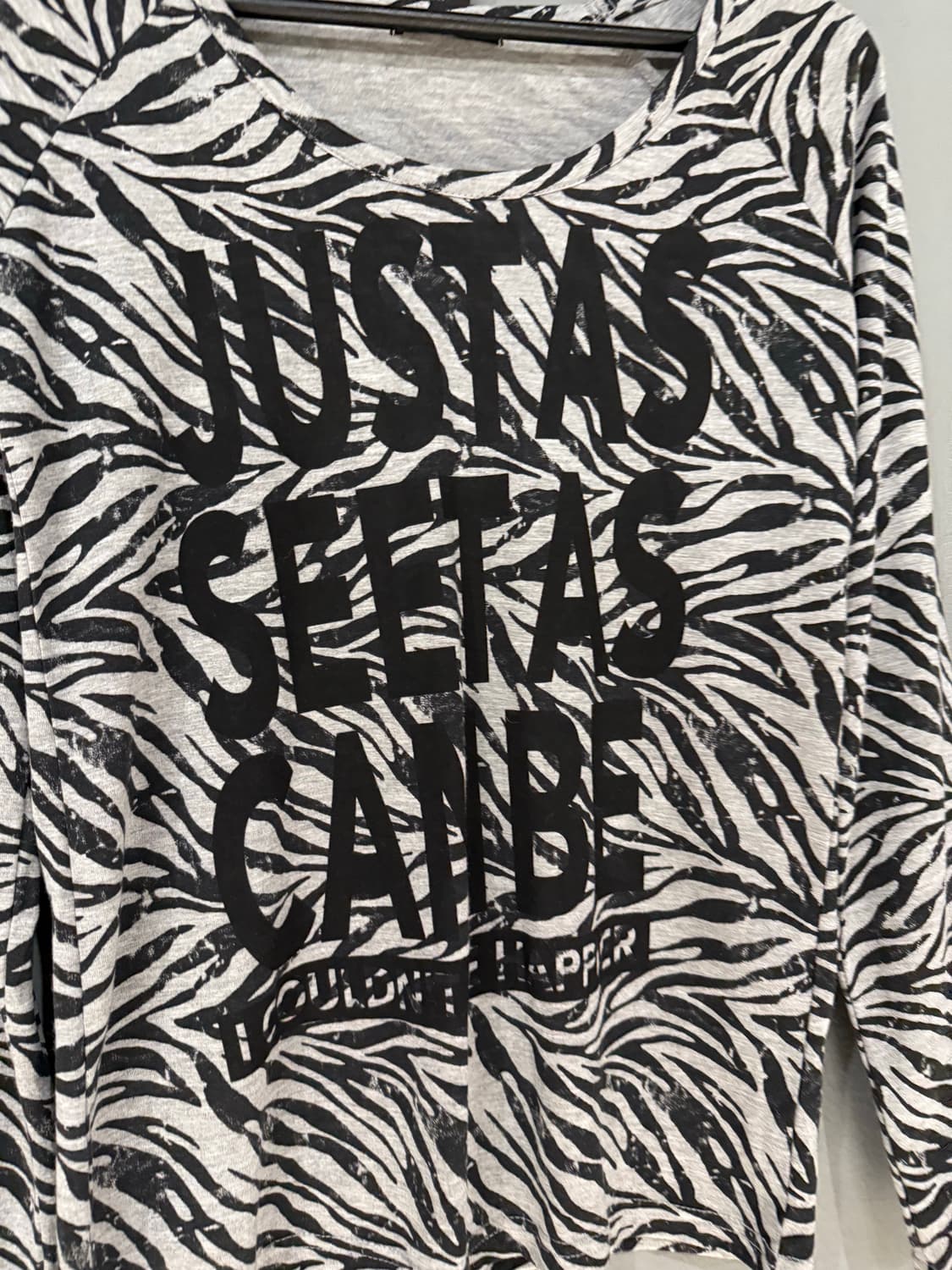 zebra pattern lettering long sleeve 상품이미지5