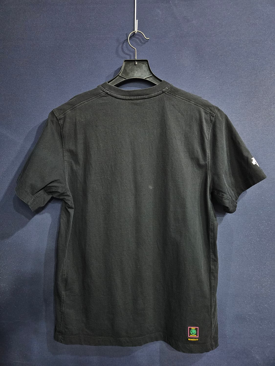 데상트 블랙 남성 105 반팔티  상품이미지2