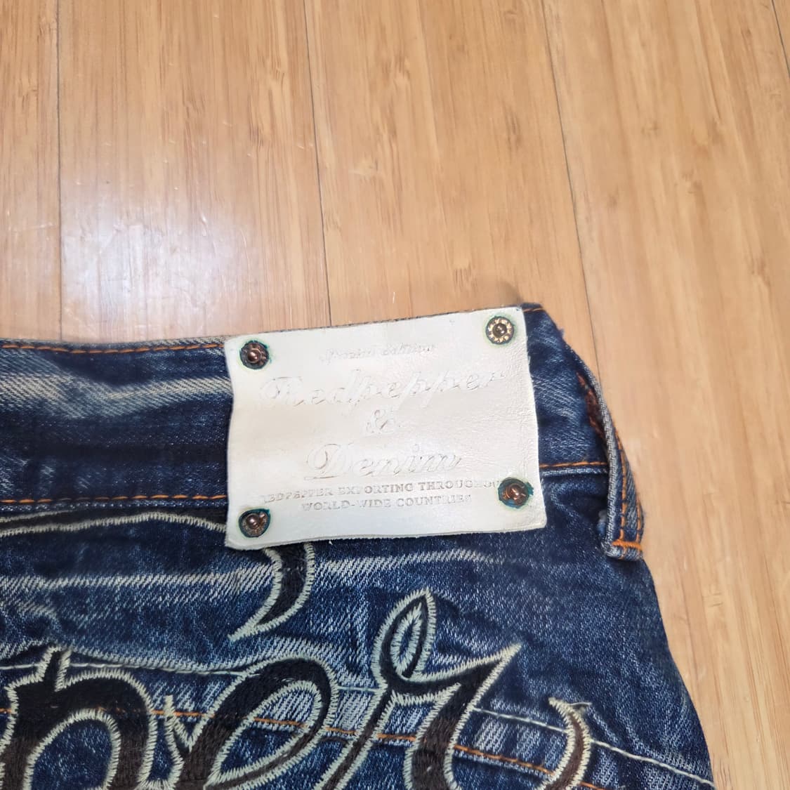 JPN Y2K 레드페퍼 백레터링 워싱 부츠컷 데님 팬츠 (30in) 상품이미지4