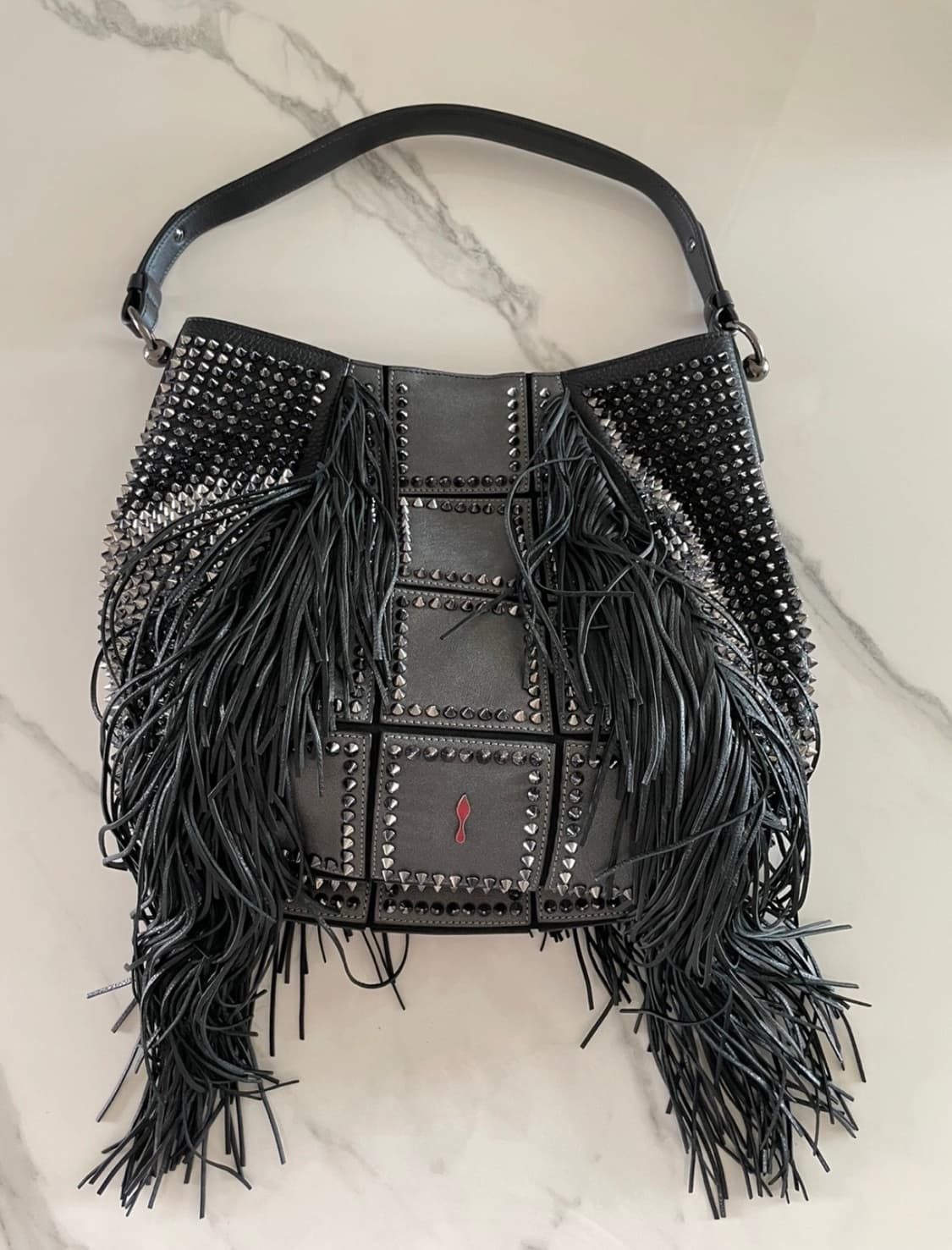 루부탱 스터드 숄더백 상품이미지1