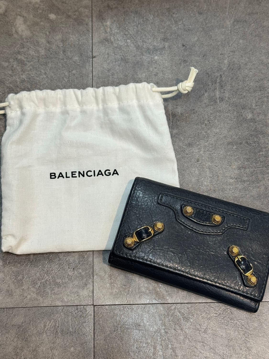 발렌시아가 자이언트 레더 스터드 카드지갑 키케이스 금장 차콜 상품이미지1