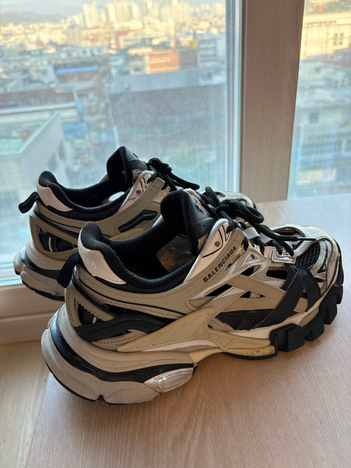 발렌시아가 트랙2 스니커즈 아이보리/블랙 (230-235mm) 상품이미지4