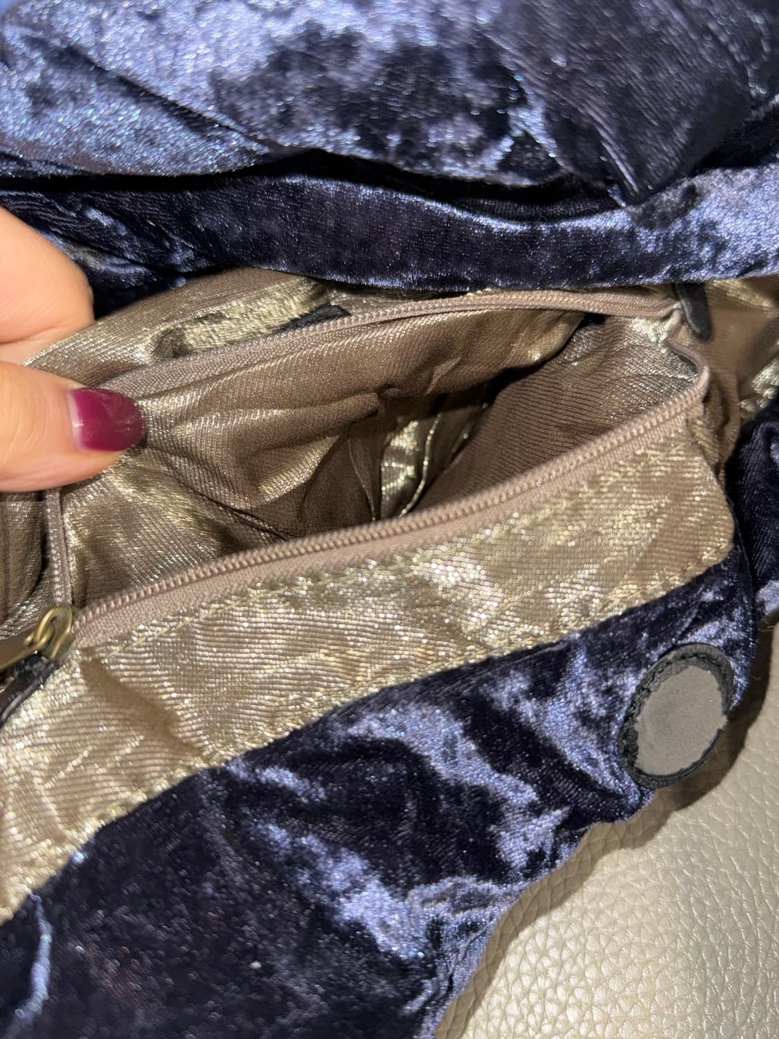 twist line detail velour shoulder bag 상품이미지8