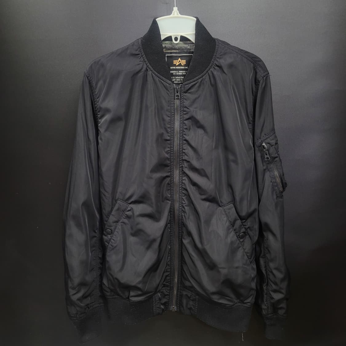 Alpha Industries

알파인더스트리 블랙 Ma-1 블루종  상품이미지1