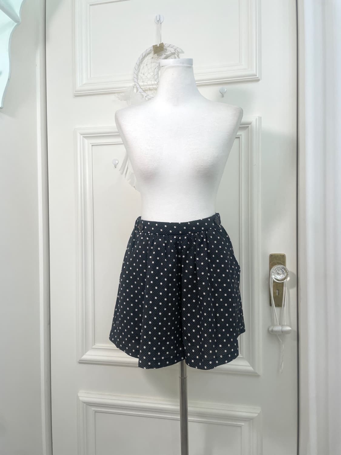 black beige dot button banding mini pant 상품이미지1