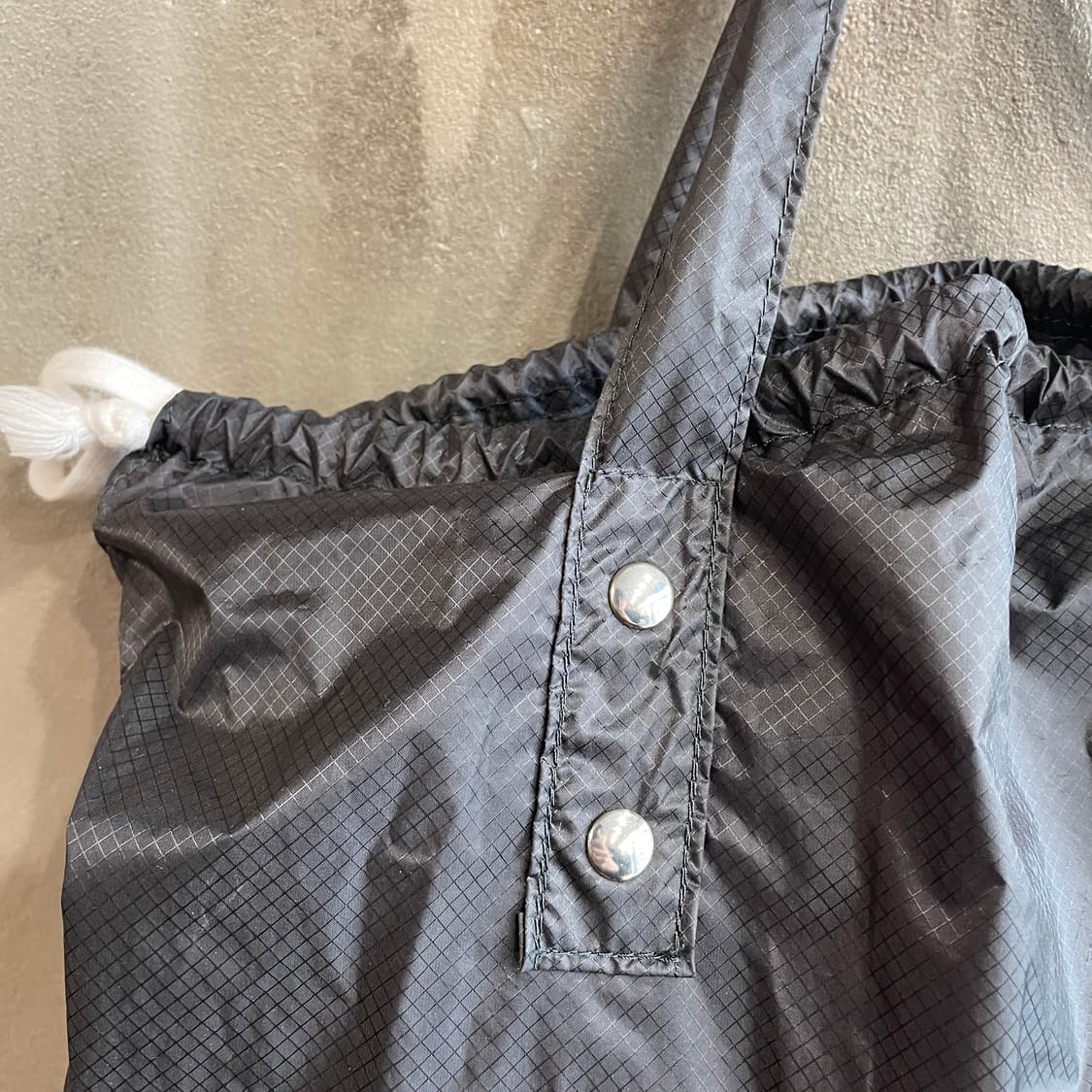 꼼데가르송 나일론 드로스트링 백 상품이미지4