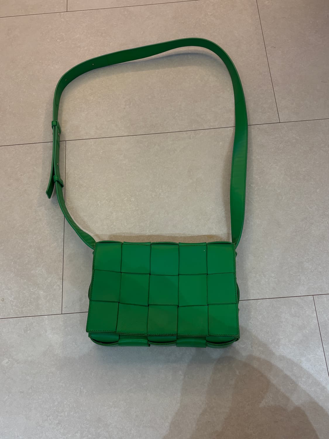 보테가 카세트백 스몰 상품이미지1