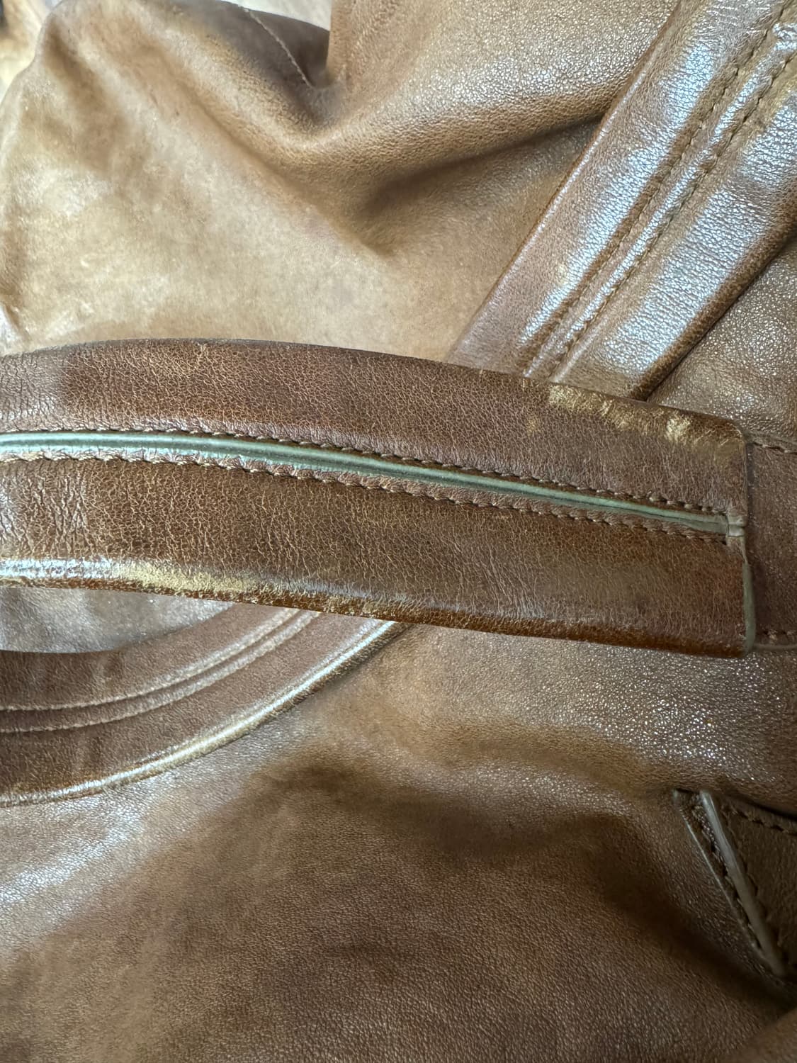 산드로 빈티지 에이징 워싱 천연 소가죽 숄더백 남여공용 상품이미지4