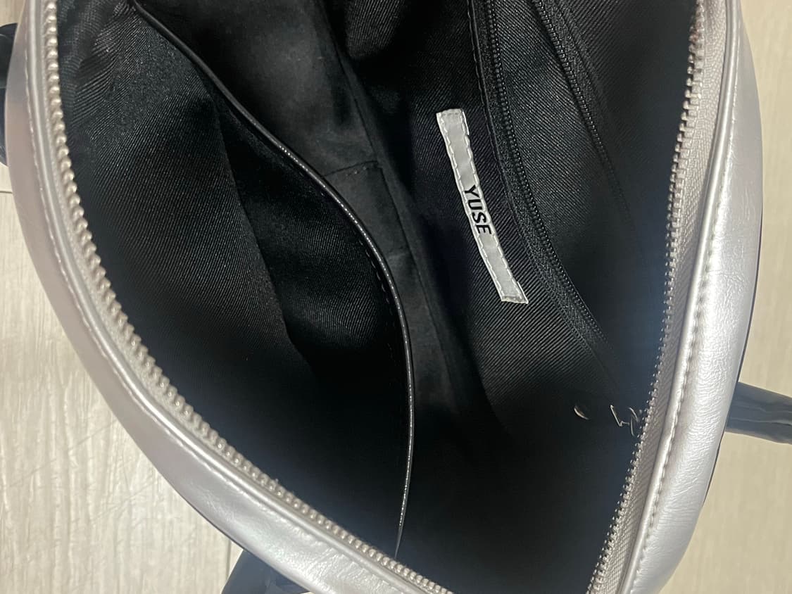 유즈 숄더백 STITCH LEATHER BAGUETTE BAG 상품이미지5