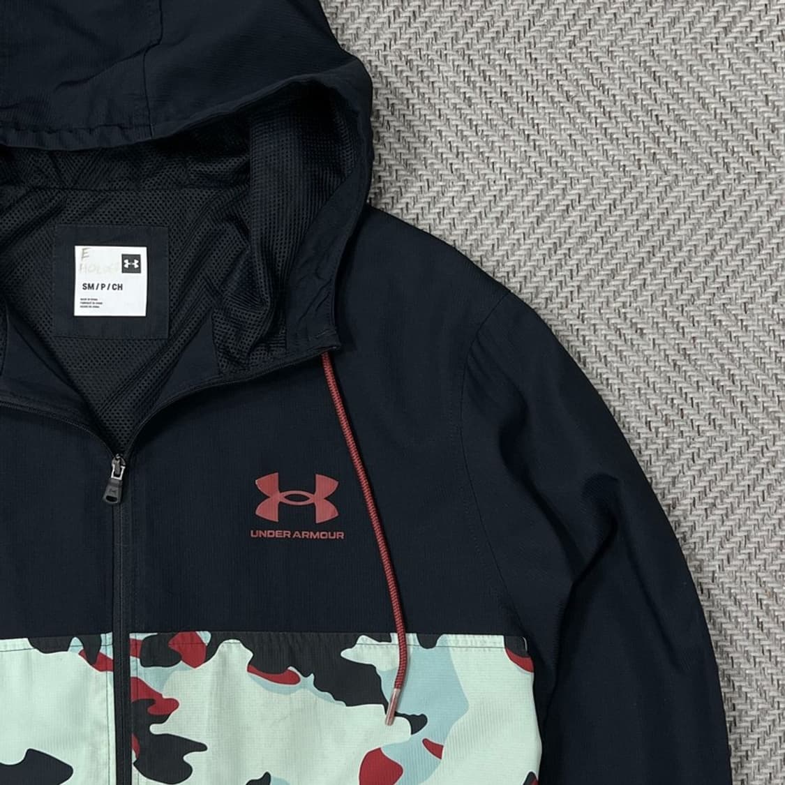 언더아머 카모플라쥬 배색 바람막이 v0694 상품이미지5