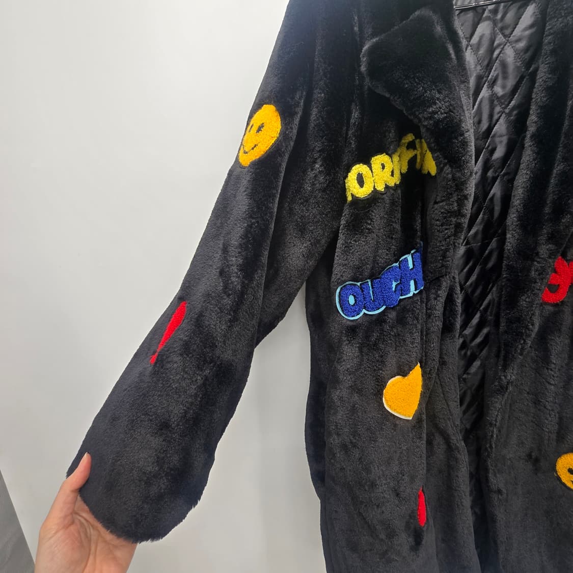 블랙 퍼 코트 패치 장식 상품이미지8