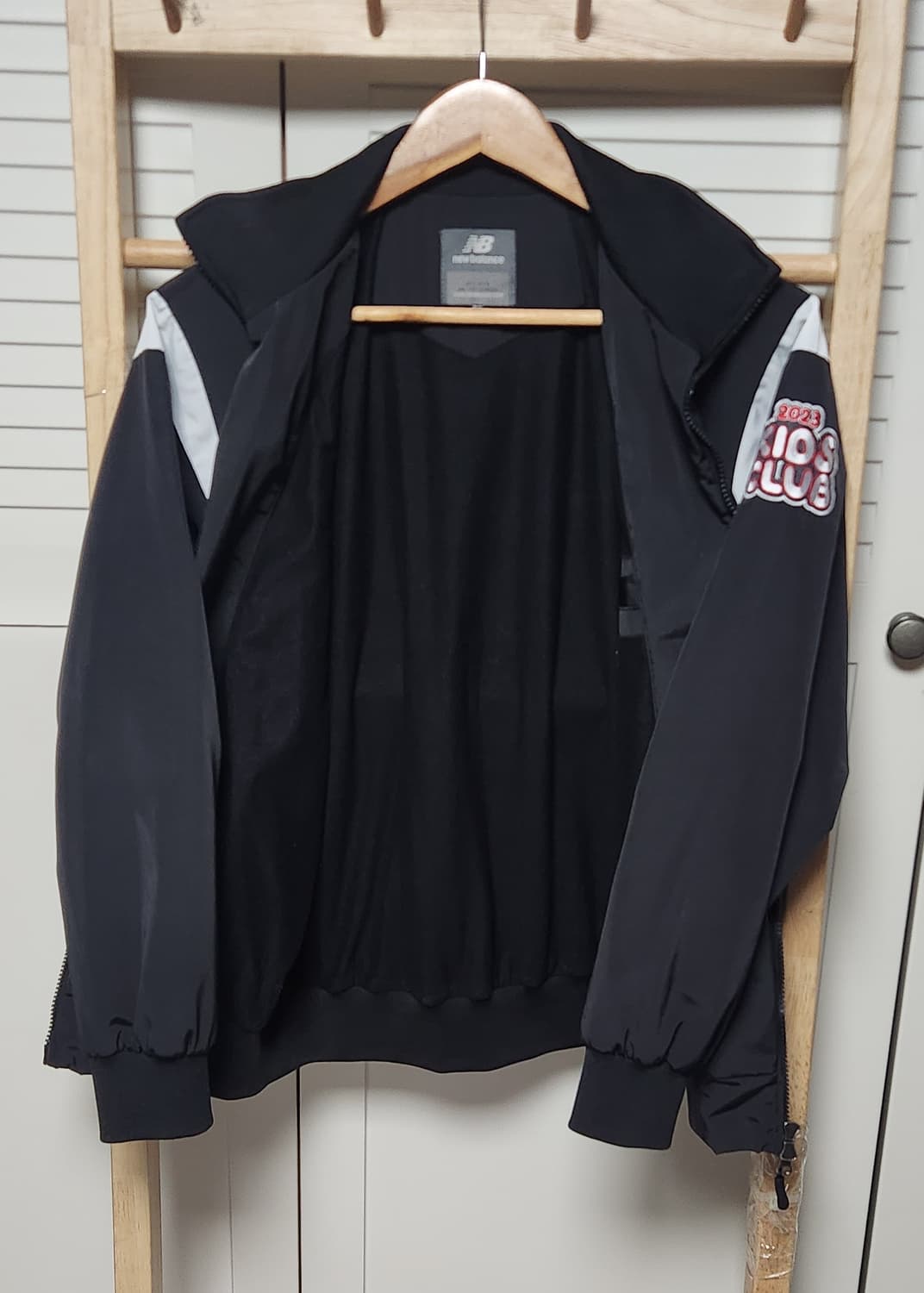 뉴발란스 2023 KT위즈 춘추 바람막이 자켓 상품이미지8