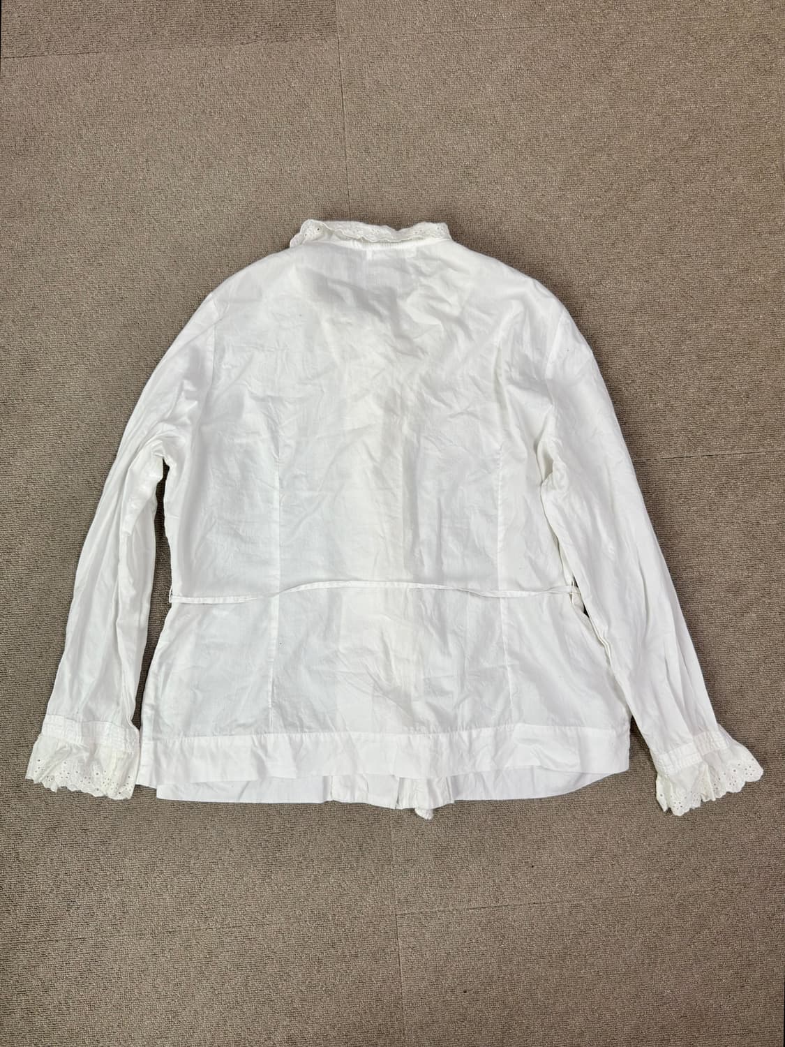 Sabstreet 펀칭 레이스 프릴 핀턱 블라우스 상품이미지6