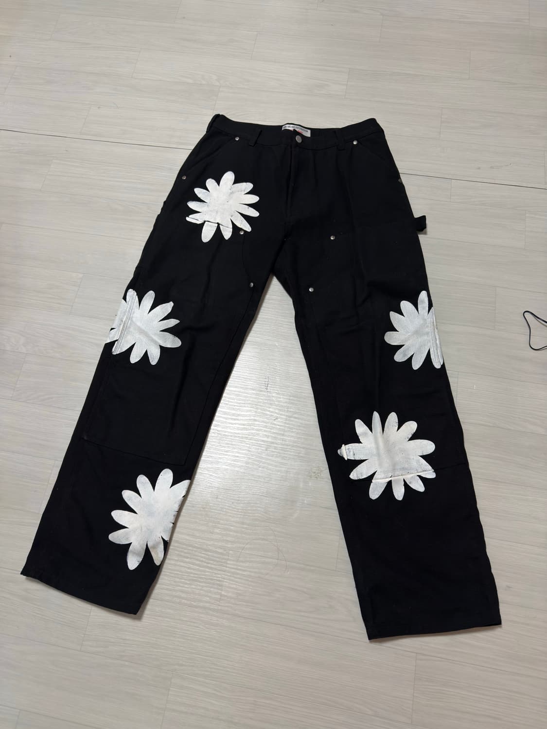 더뮤지엄비지터 페인티드 플라워 팬츠 상품이미지2