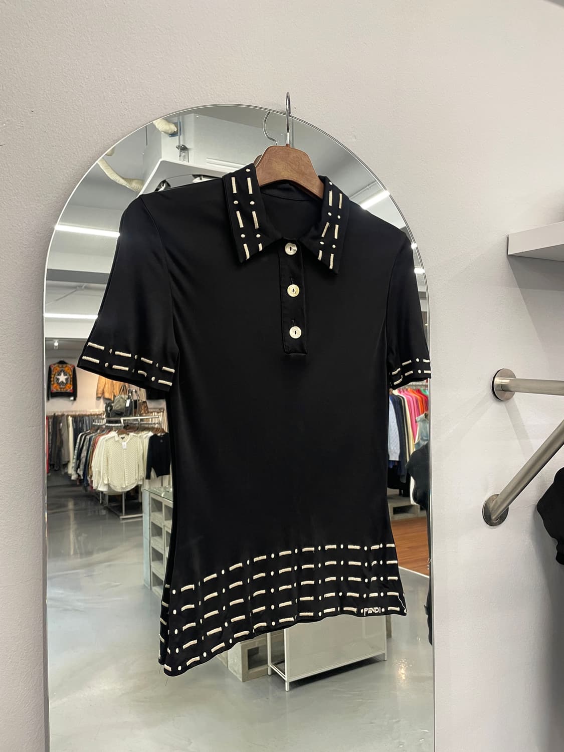 펜디 PK 반팔 티셔츠 자수 스티치 로고 디테일 슬림핏 블랙 상품이미지2