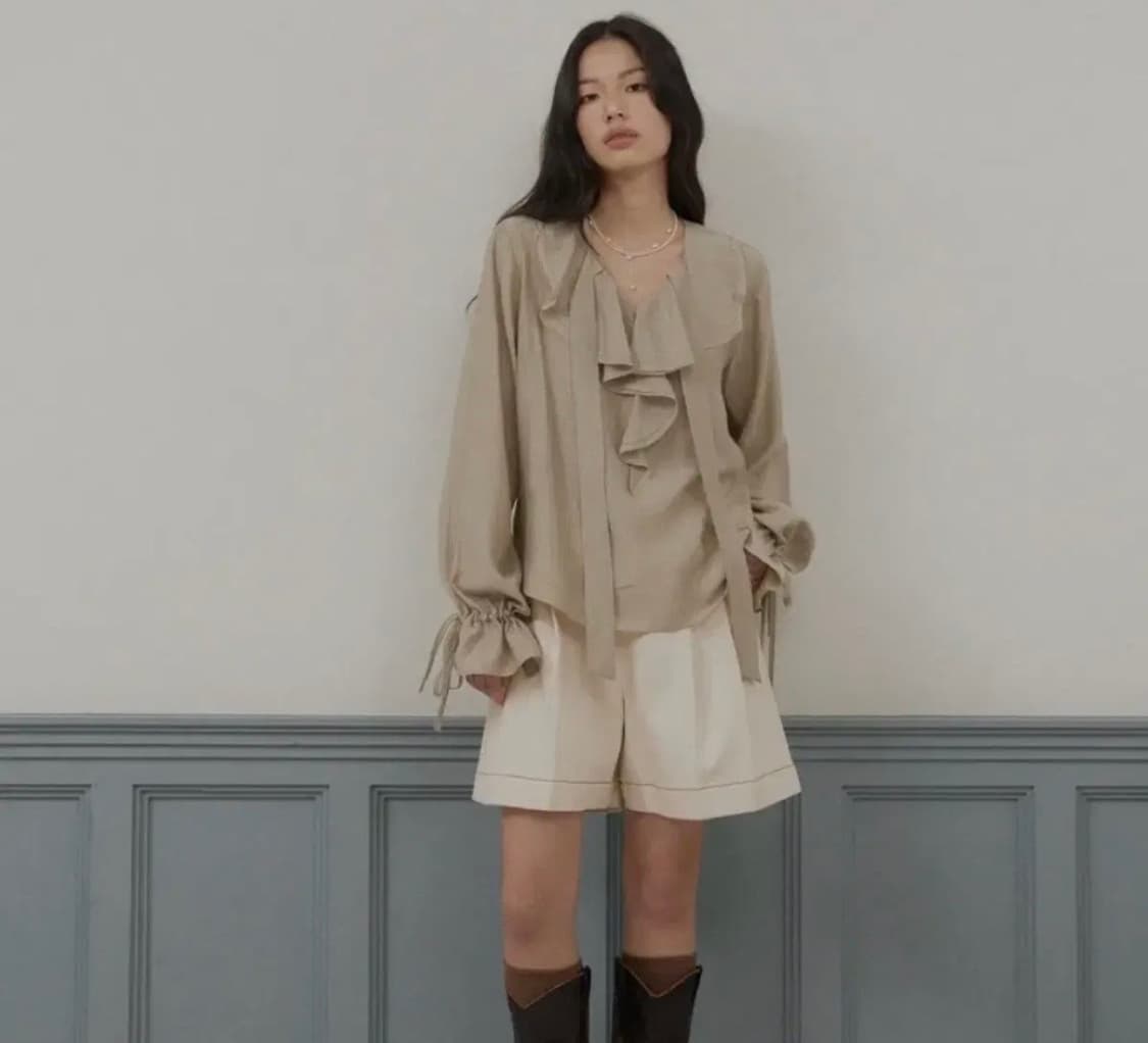 로이로이 타이 셔링 블라우스 25SS 상품이미지2