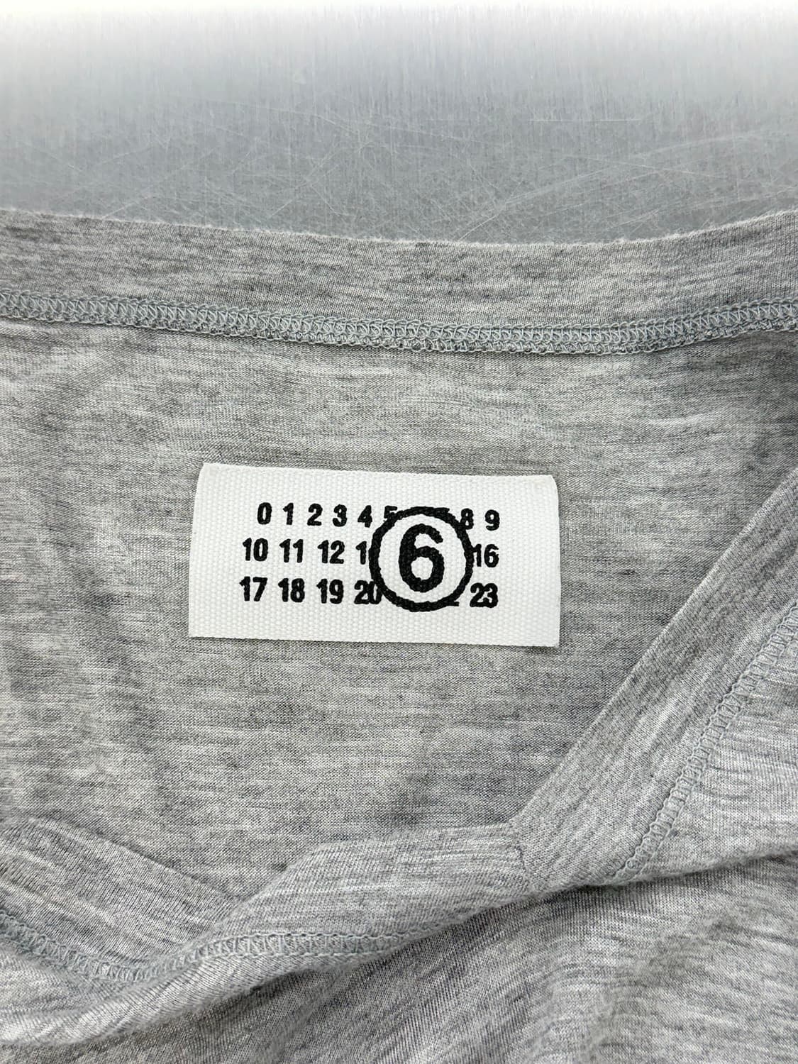 MM6 메종 마르지엘라 헤더 비스코스 랩 브이넥 하프 티셔츠 상품이미지8