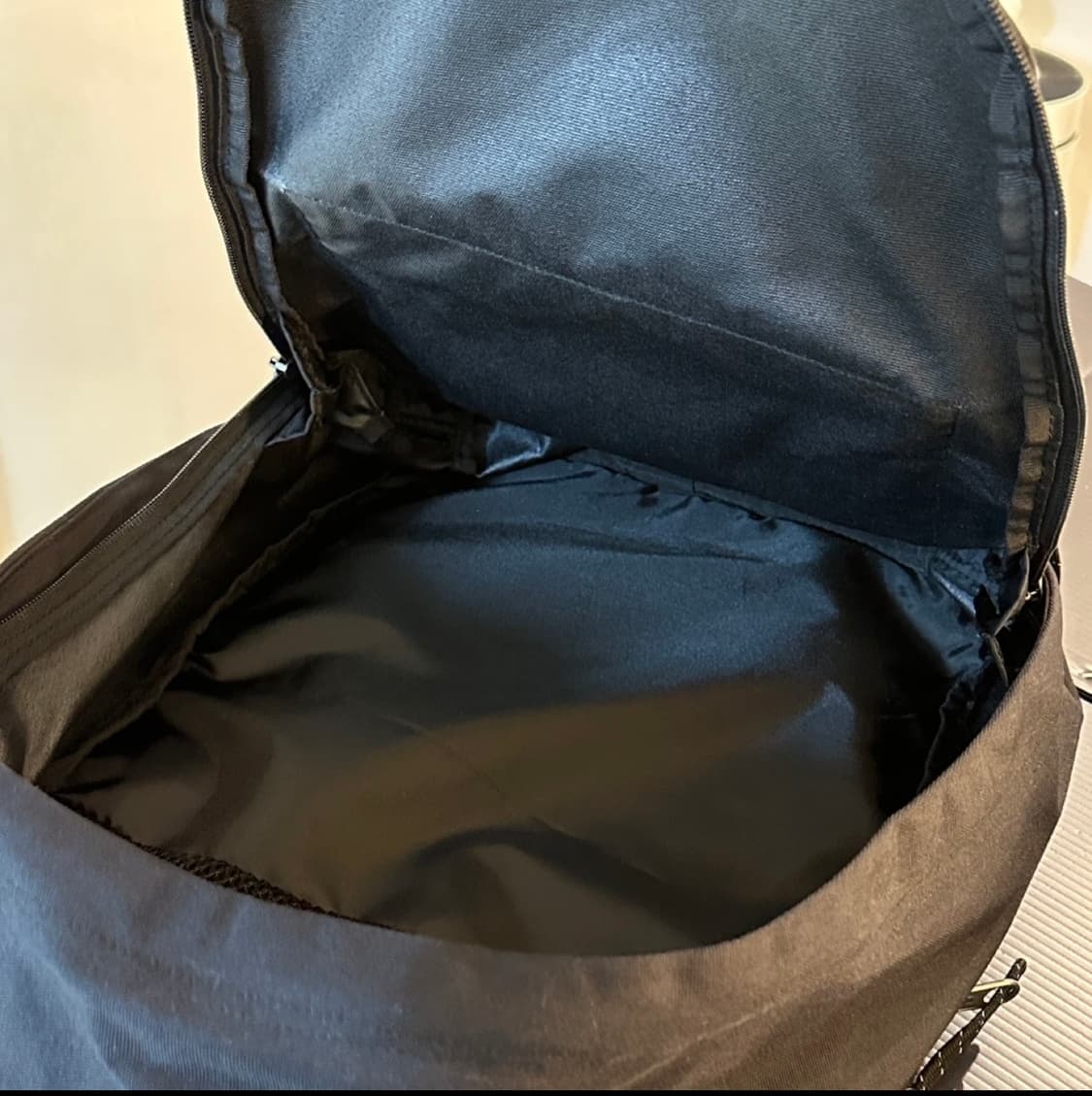 이스트팩 패디드파커 24리터 상품이미지4