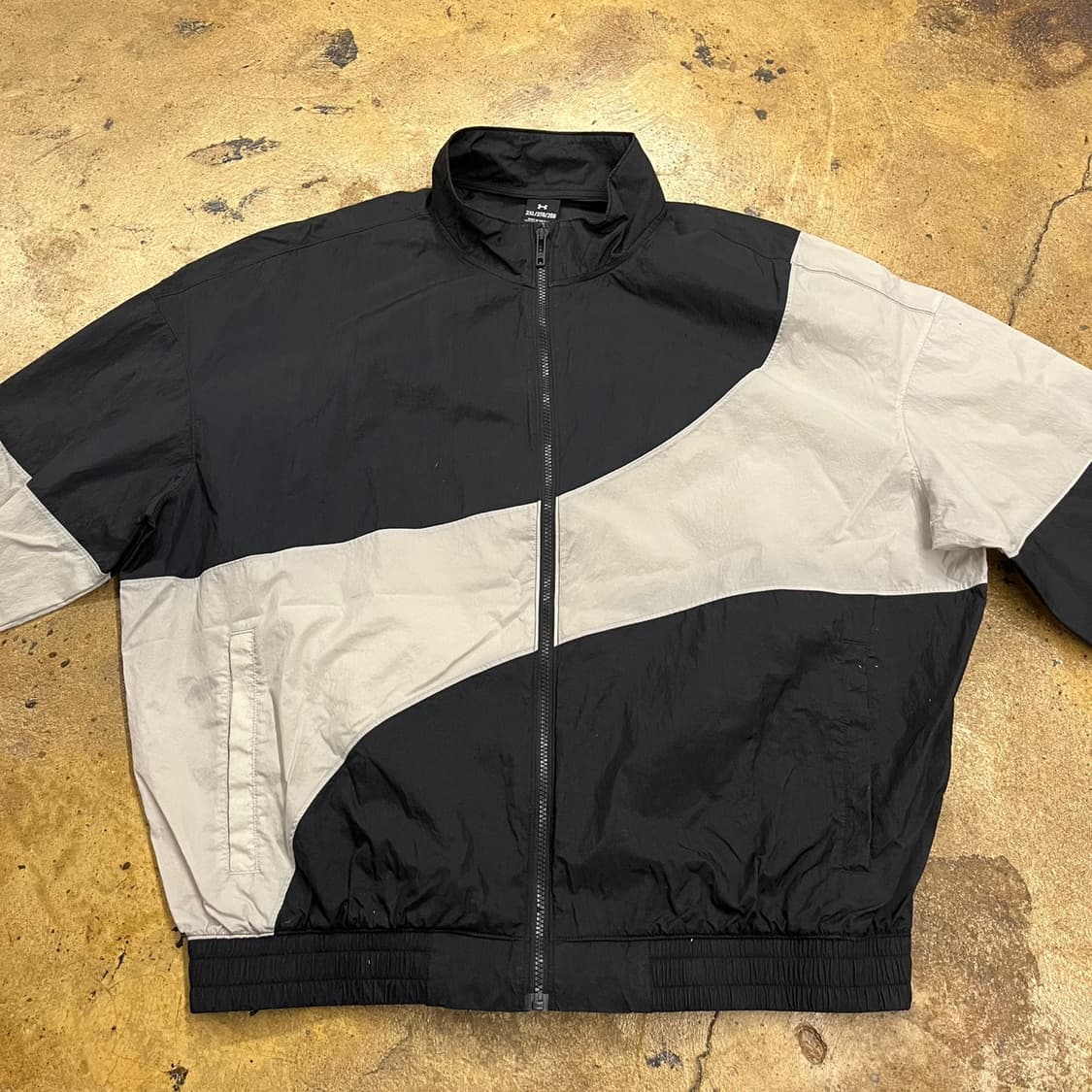[정품/2XL] 언더아머 블랙 화이트 바람막이 자켓 b15 상품이미지3