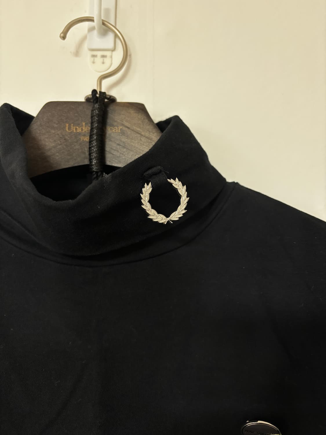 [M] 라프시몬스 x 프레드페리 핀배지 하이넥 슬리브 상품이미지3