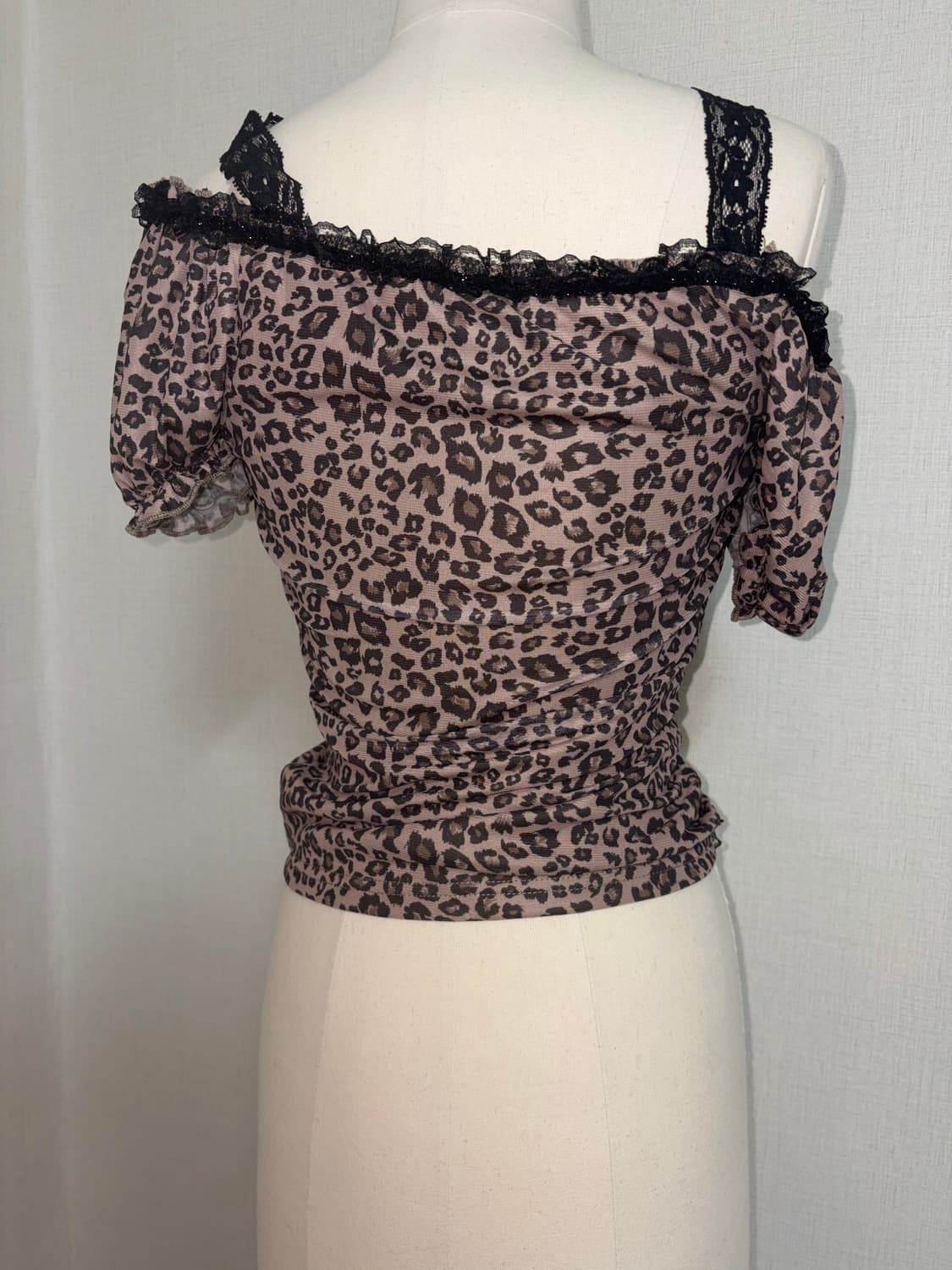 갸루 호피 오프숄더 반팔 블라우스 상품이미지2