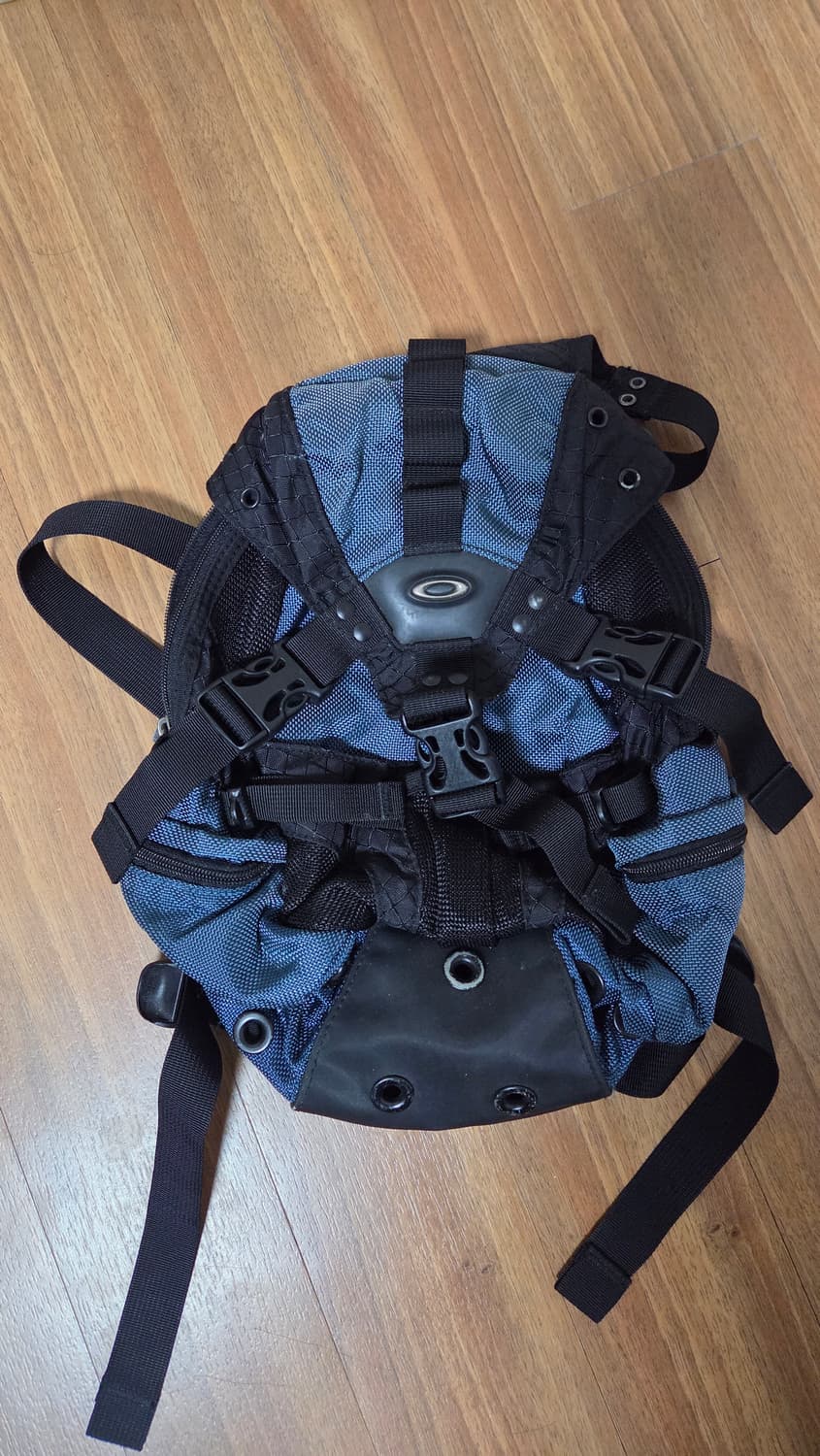 오클리 아이콘 미니 백팩 상품이미지1