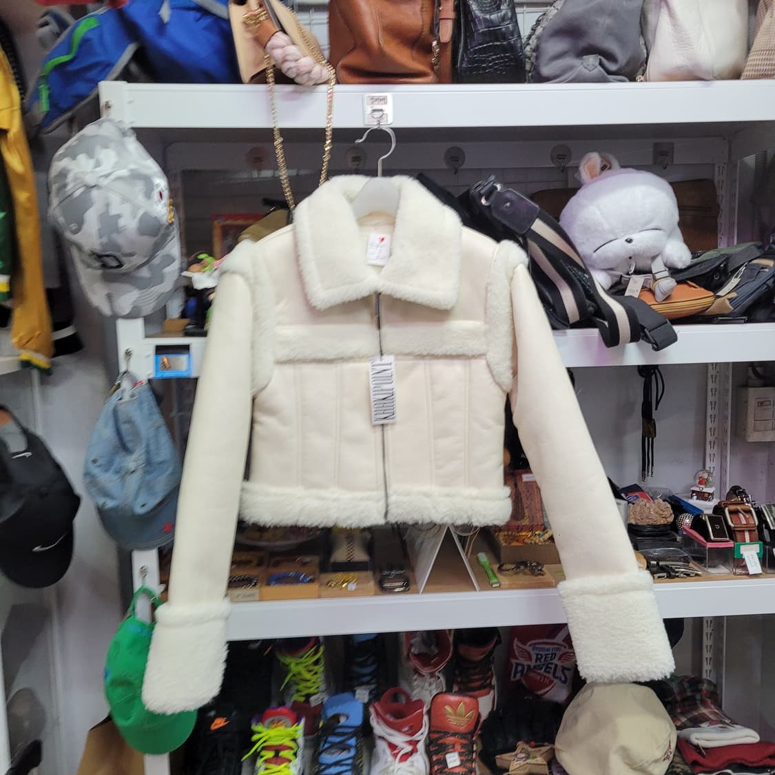 KHAKIPOINT 화이트 여성 크롭 무스탕 자켓 상품이미지1