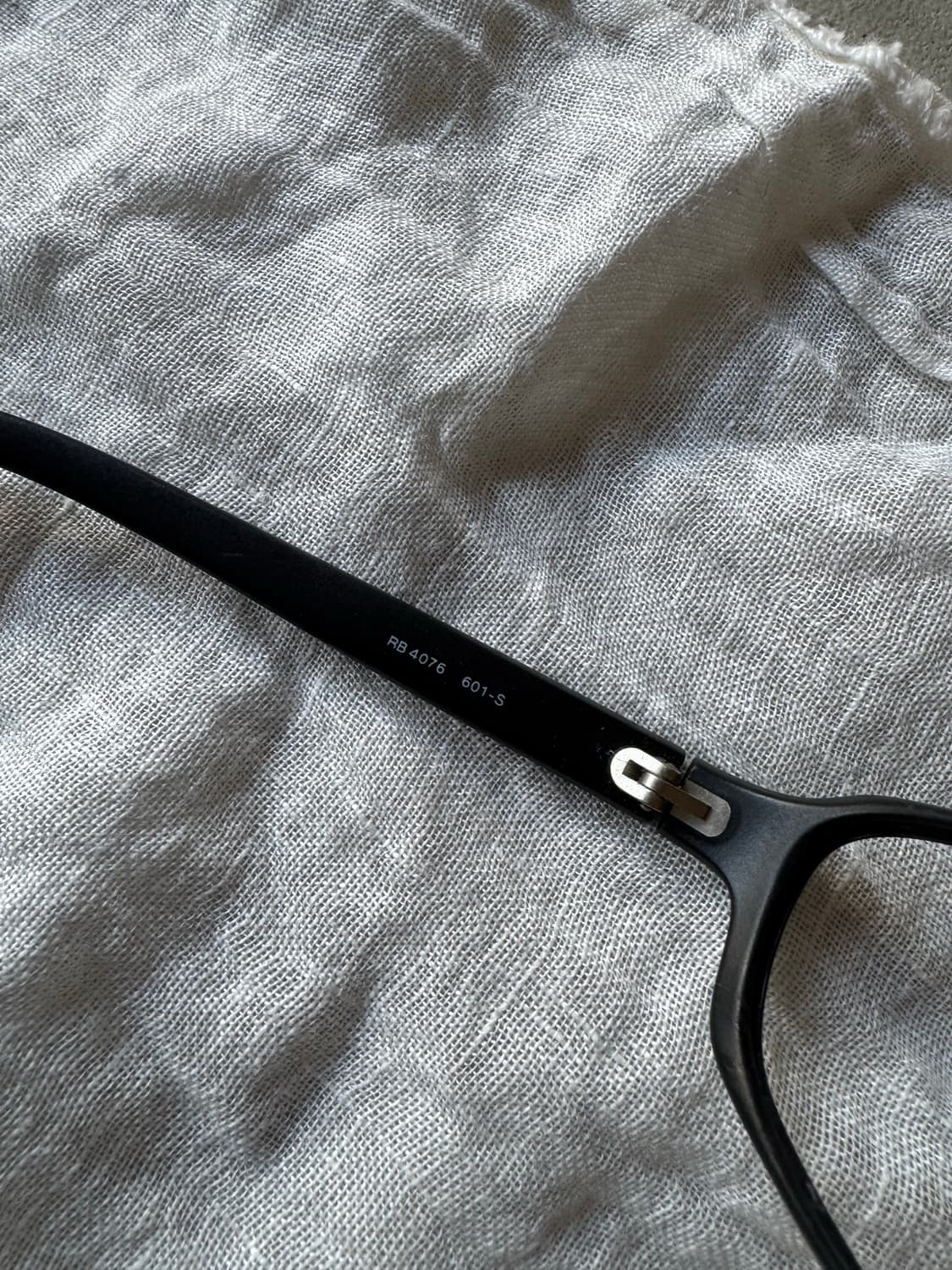 Ray-Ban 레이밴00s RB4076 (Matte Black) 상품이미지4