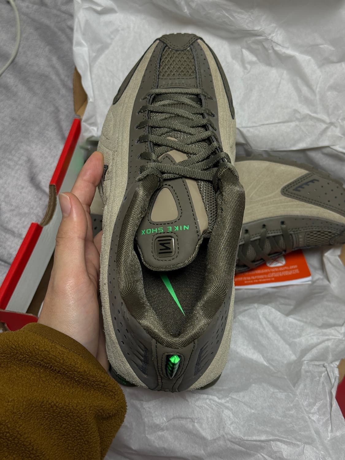 나이키 샥스 R4 W 올리브 카키 그린 쇼크 230 상품이미지4