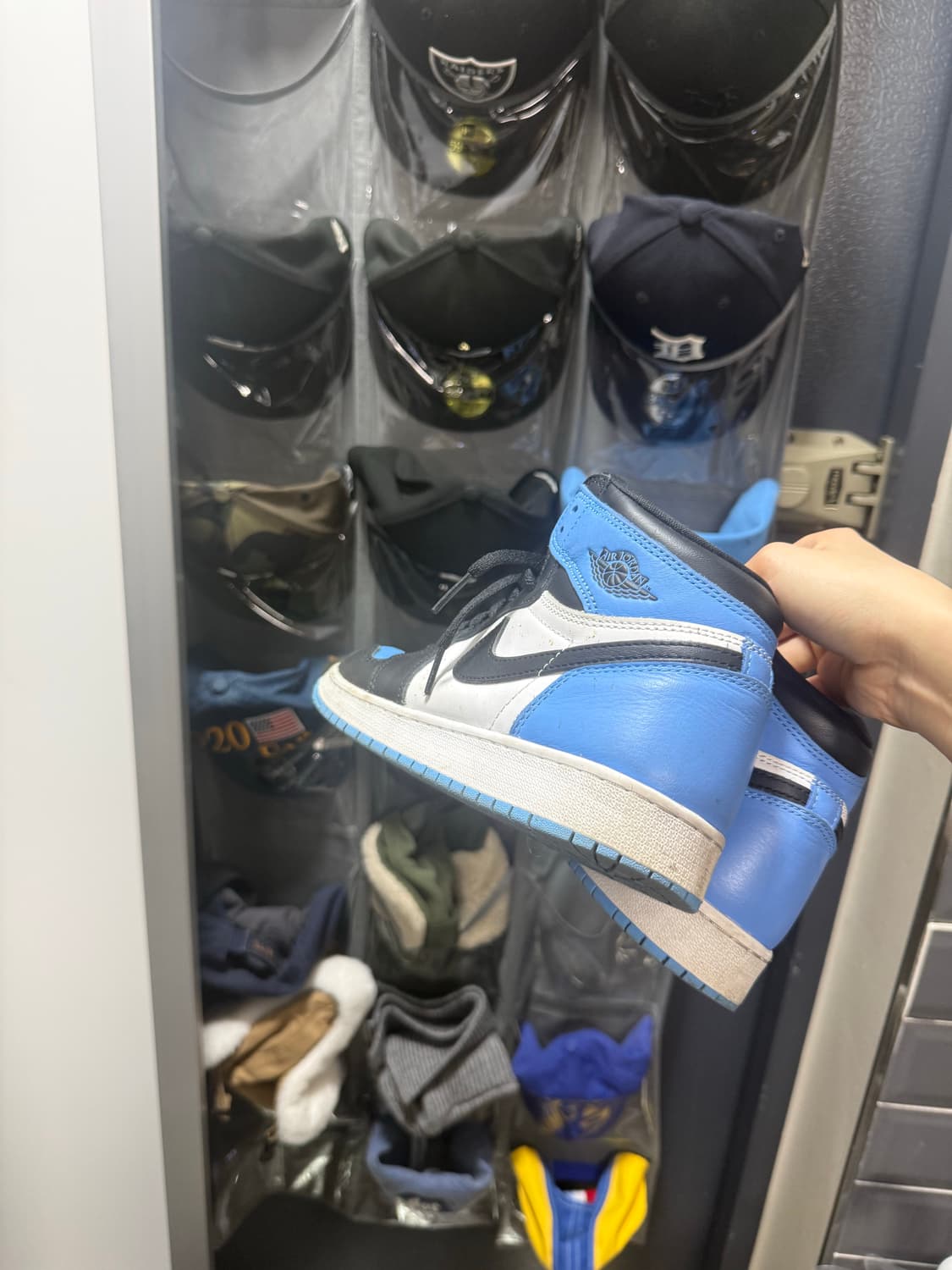 조던 1 레트로 하이 OG 유니버시티 블루 상품이미지5